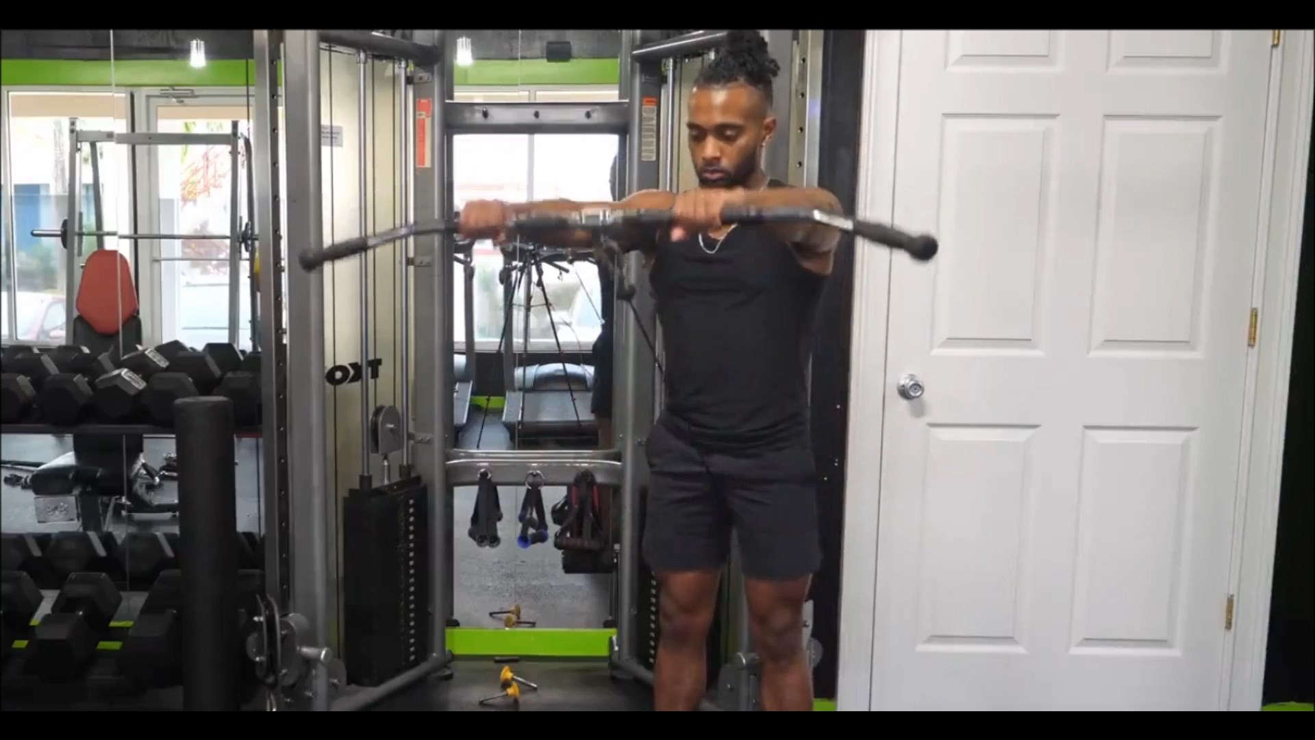 Cable Bar Front Raise/ نشر جلو سیم کش