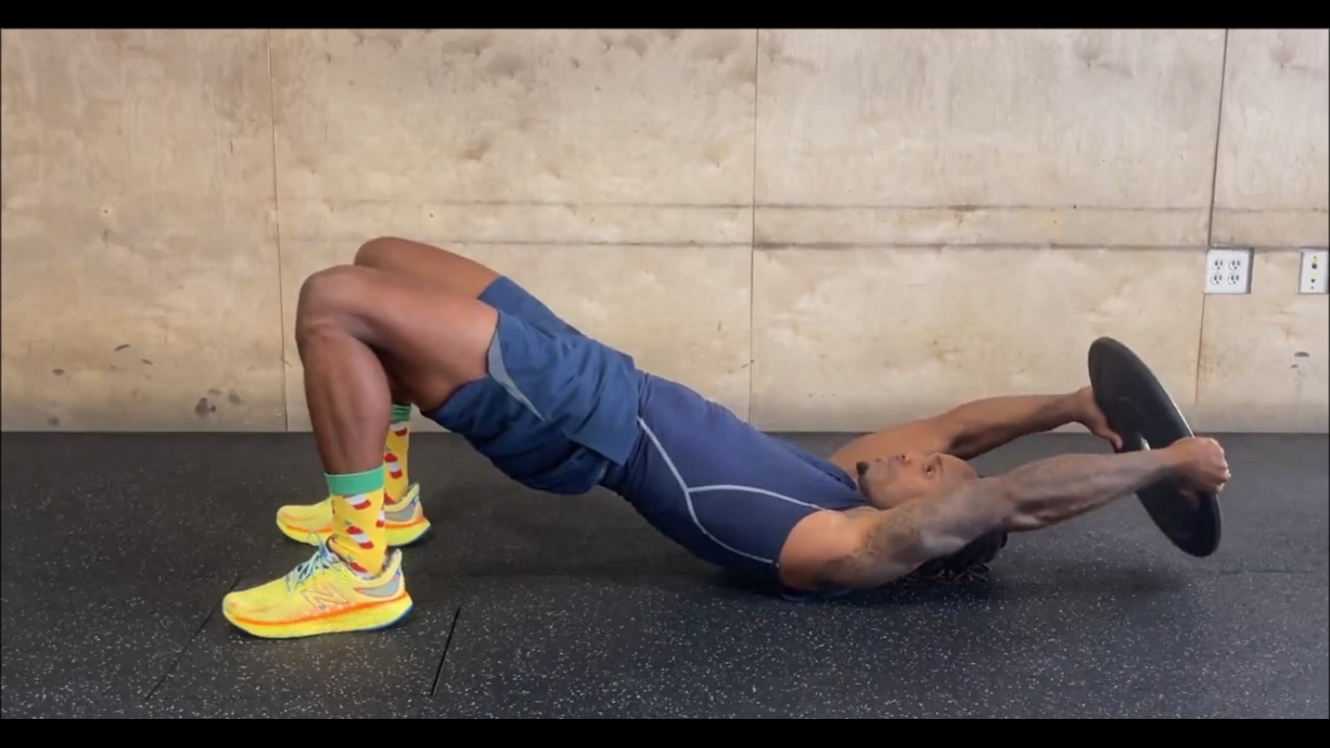 Plate Glute Bridge to Pullover/پلاور صفحه حالت پل