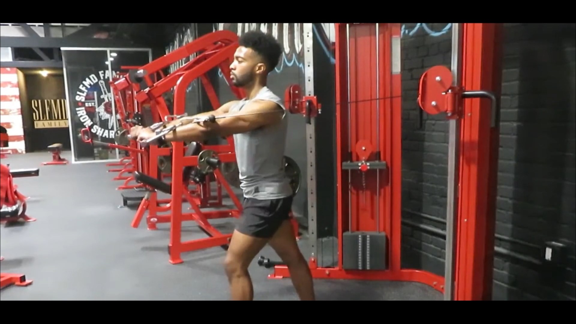 Cable Shoulders Press/ سرشانه جلو کراس