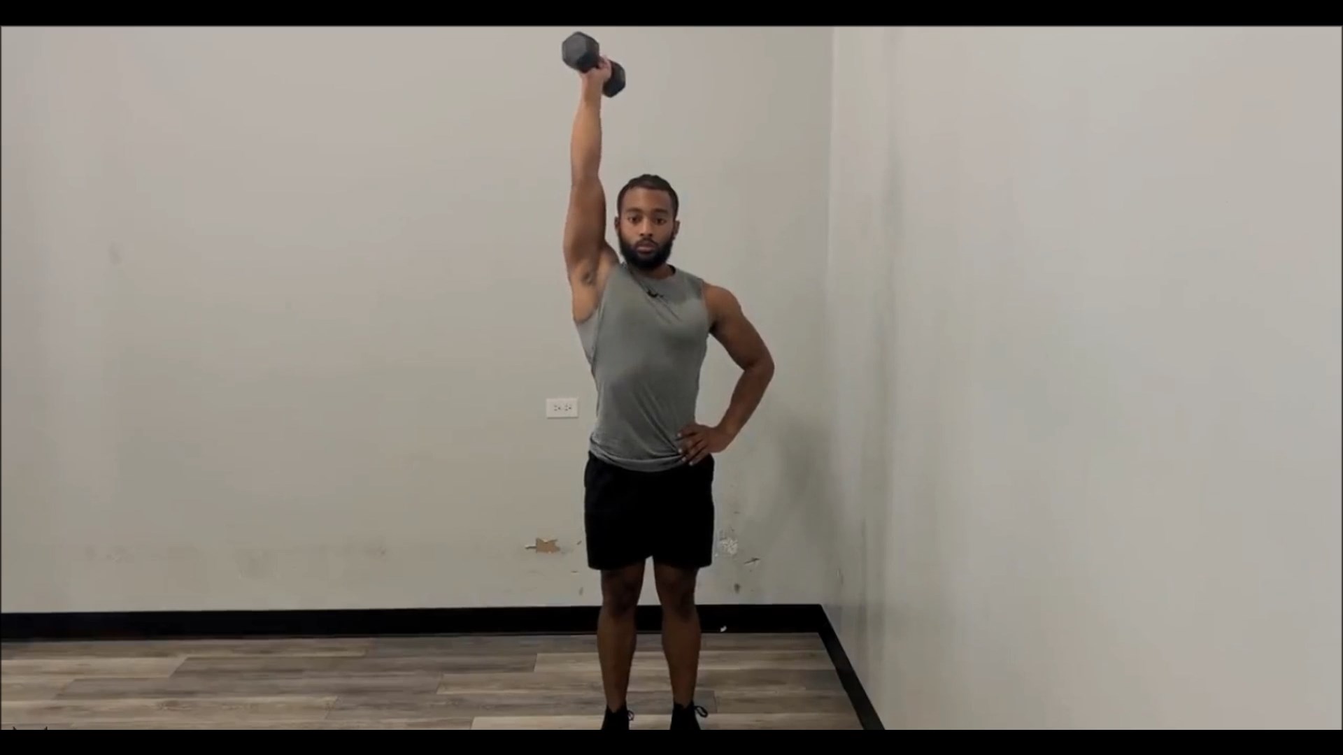 Dumbbell Single Arm Neutral Overhead Press/پرس سرشانه  دمبل ایستاده تک دست چکشی