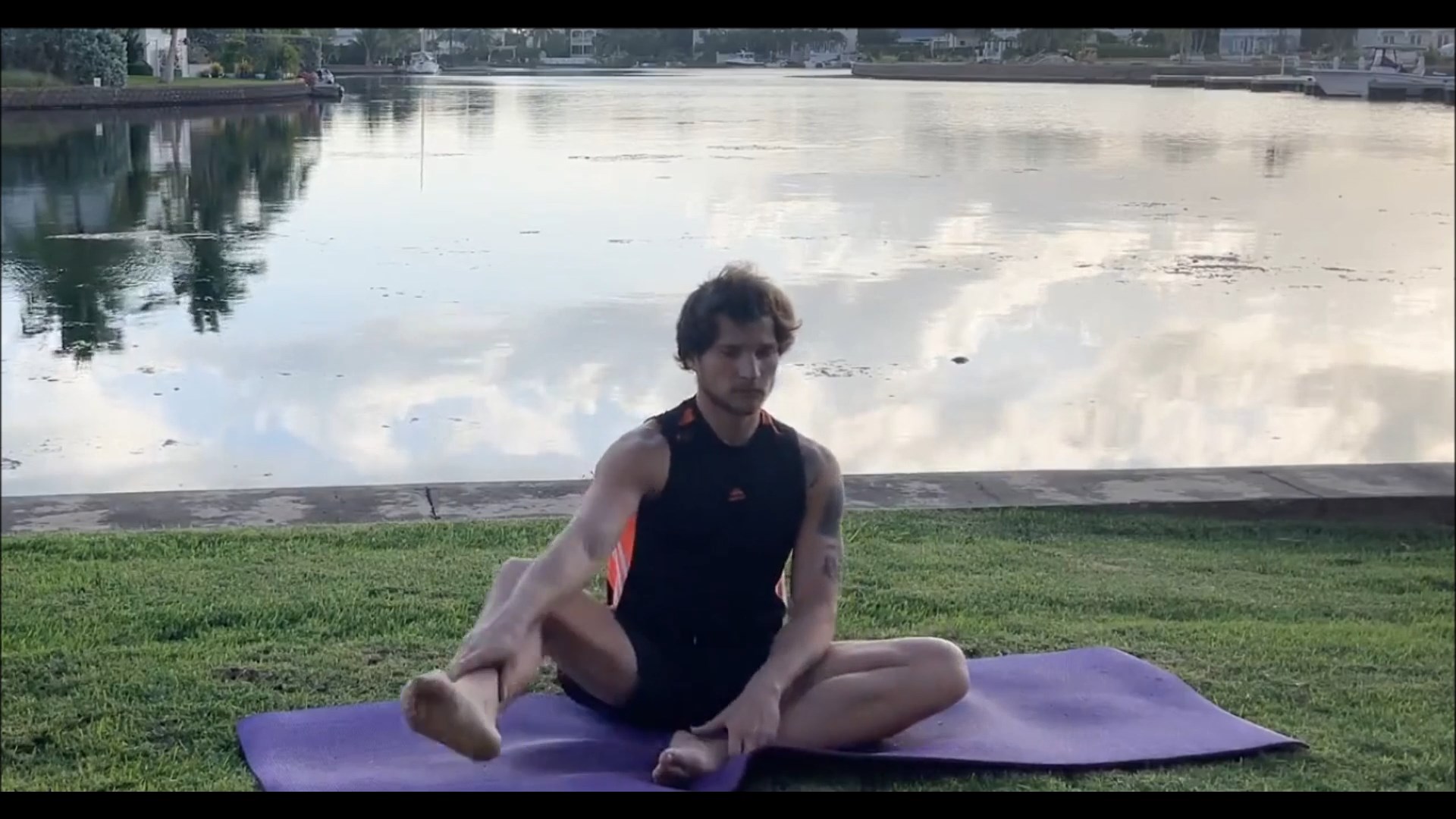 Revolved Head To Knee/چرخش سر به زانو