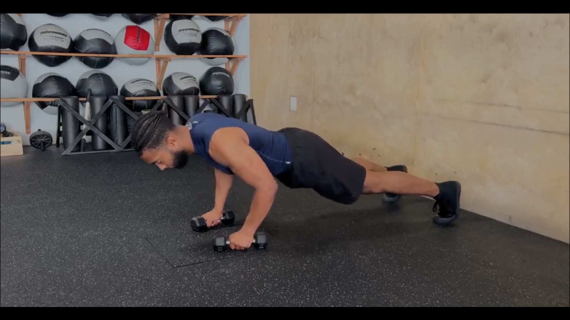 Dumbbell Elevated Pushup/شنا روی دمبل
