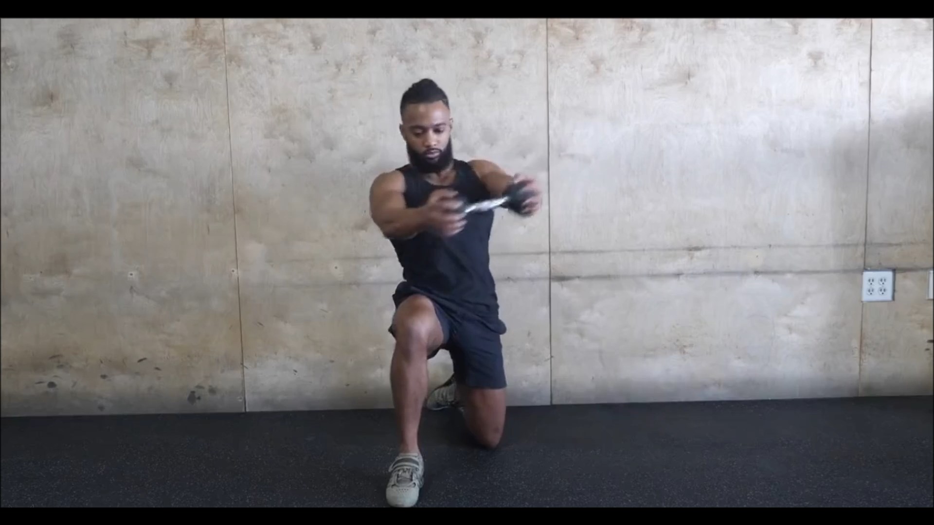 Dumbbell Half Kneeling Wood Chopper/هیزم شکن  نیمه زانو زده  دمیل
