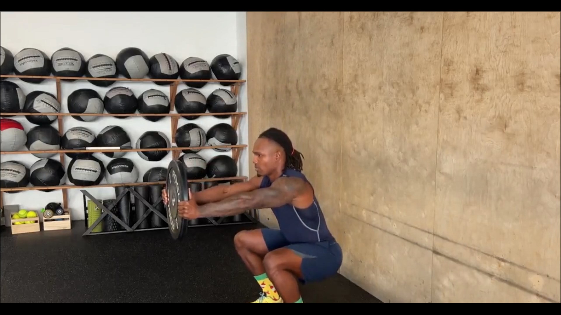 Plate Squat Reach/سرشانه  اسکوات صفحه