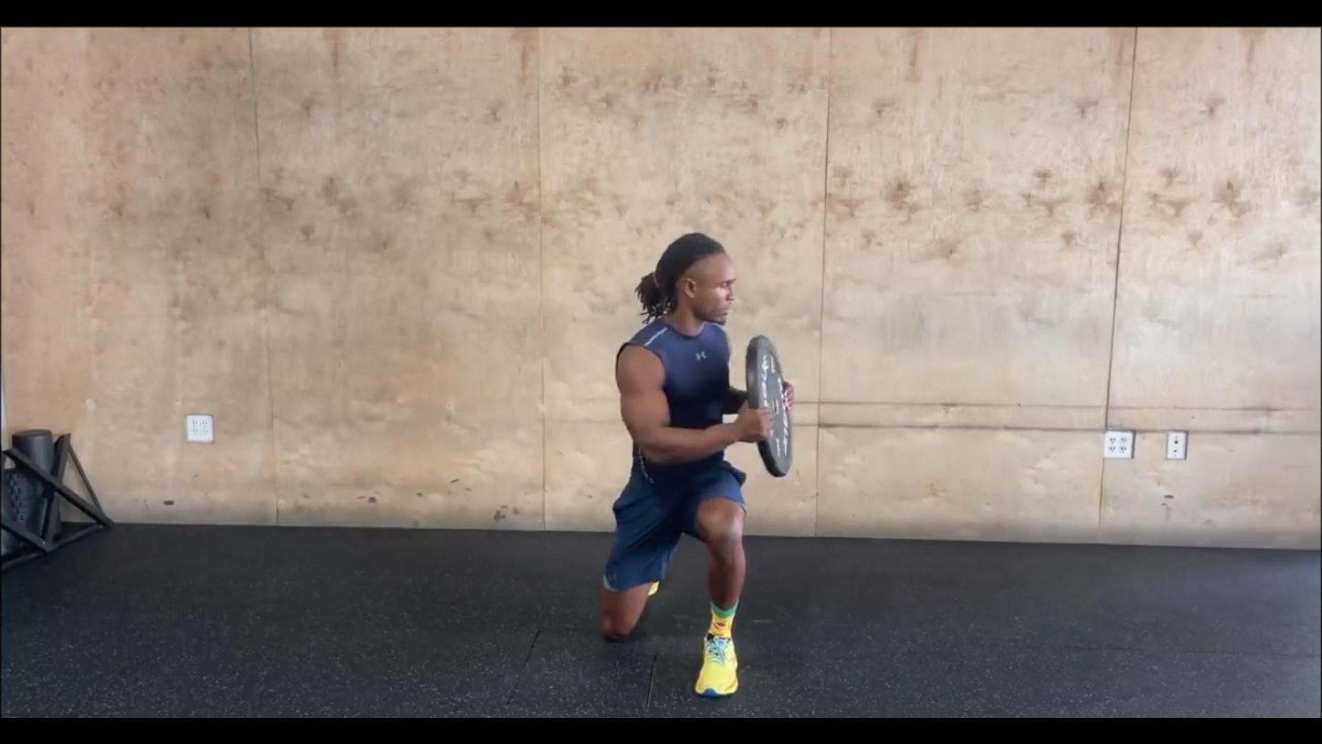 Plate Reverse Lunge Twist/پیچش لانج معکوس صفحه