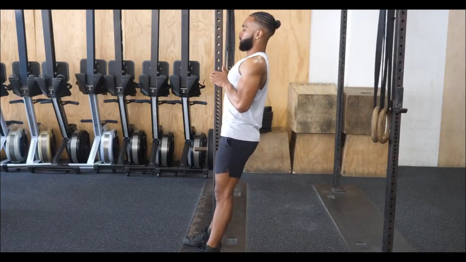 Bodyweight Standing Inverted Row/اره ای معکوس ایستاده وزن بدن