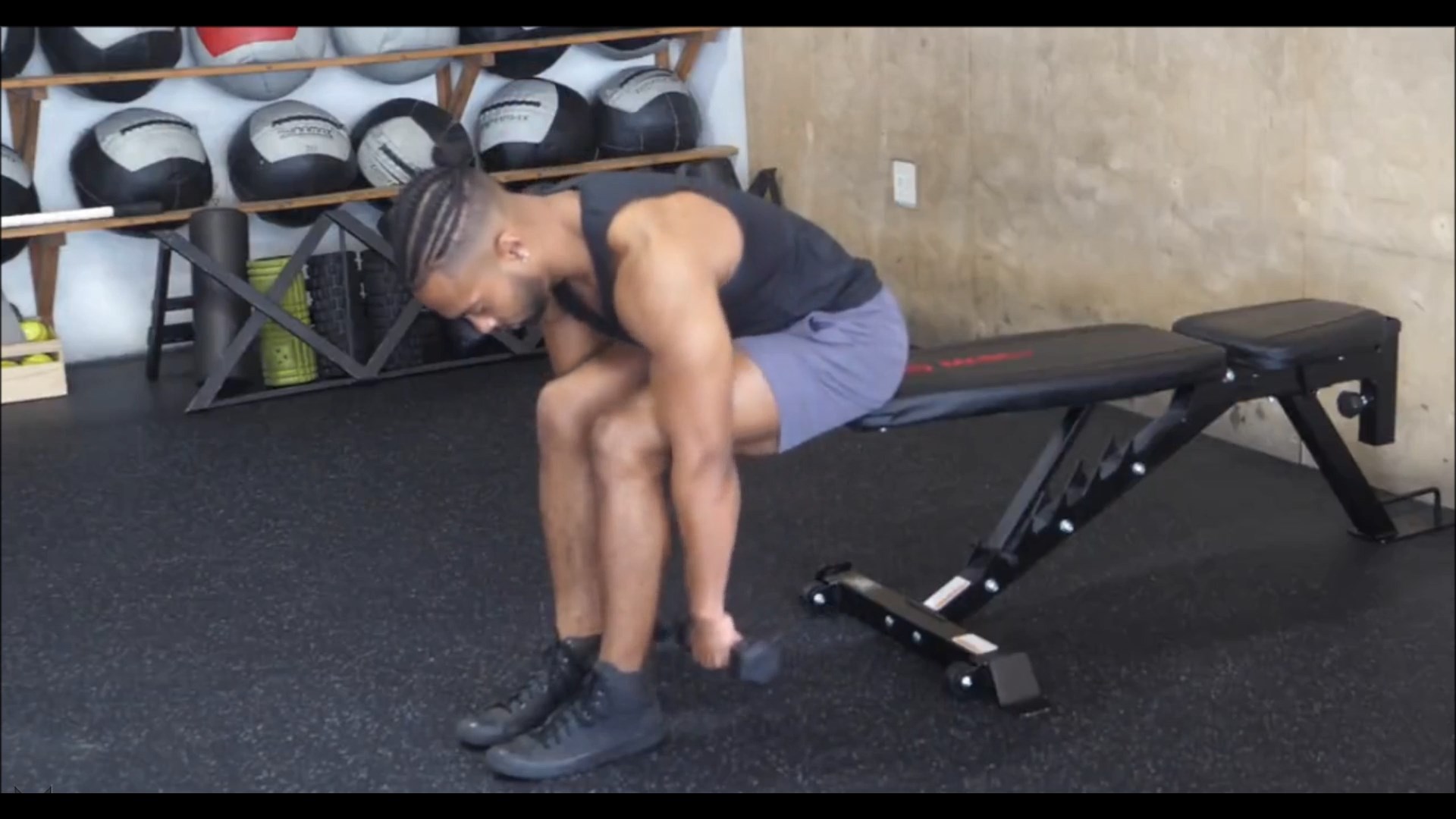 Dumbbell Seated Rear Delt Row/ دمبل خم  شانه ها  نشسته
