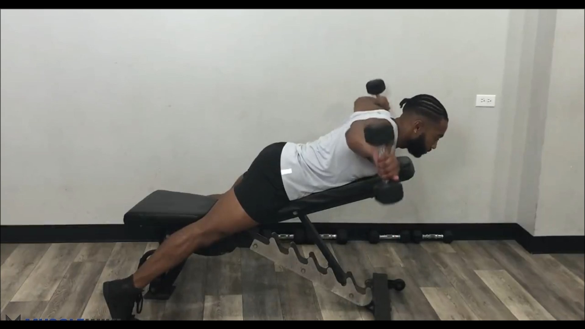 Dumbbell Laying Reverse Fly Internally Rotated/فلای معکوس دمبل روی میز شیب دار(دمبل چرخش به داخل)