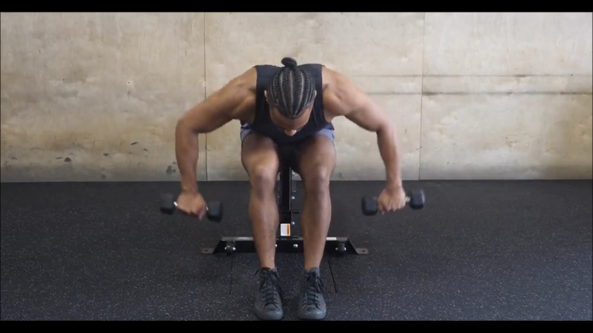 Dumbbell Seated Rear Delt Row/ دمبل خم  شانه ها  نشسته