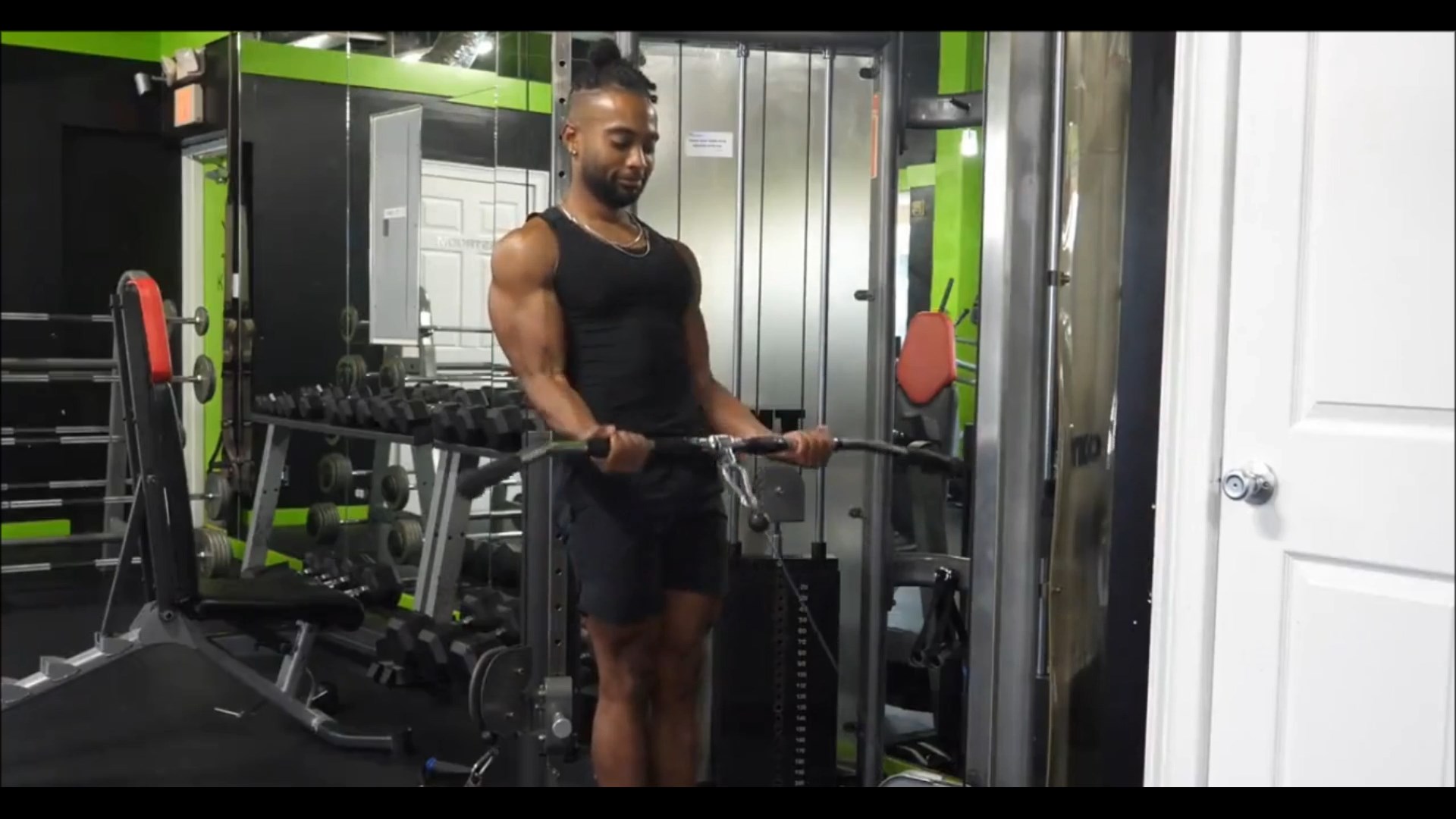 Cable Bar Curl/جلو بازو سیمکش میله صاف