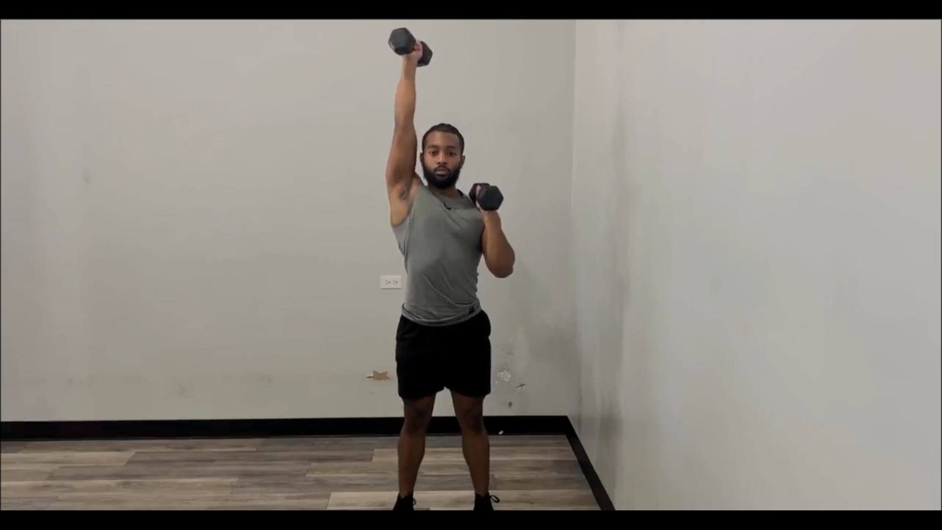 Dumbbell Neutral Alternating Overhead Press/پرس سرشانه دمبل چکشی ایستاده متناوب