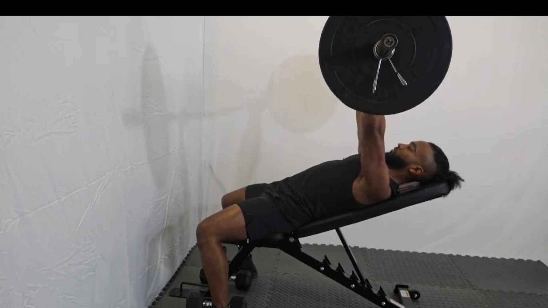 Barbell Incline Bench Press/پرس سرشانه هالتر روی میز شیبدار