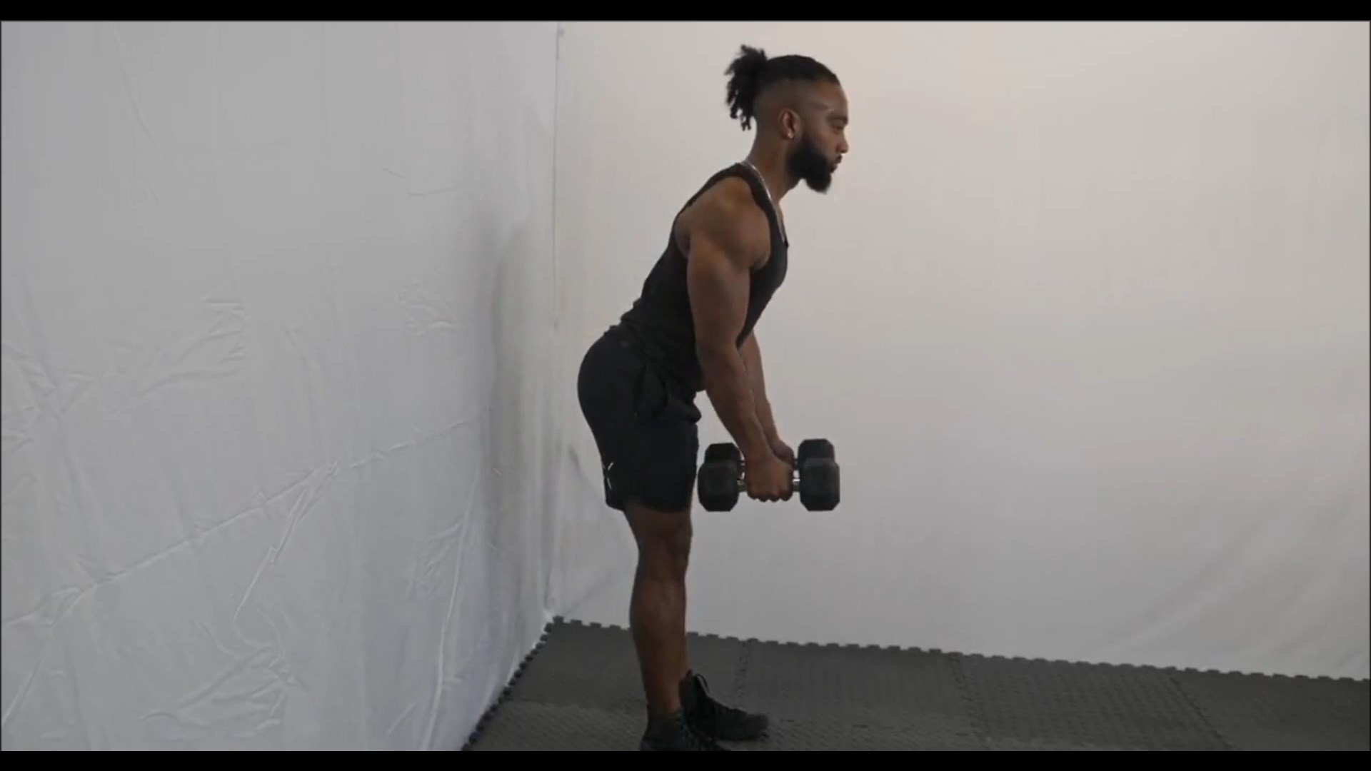 Dumbbell Standing Bayesian Lateral Raise/ نشر بغل دمبل ایستاده