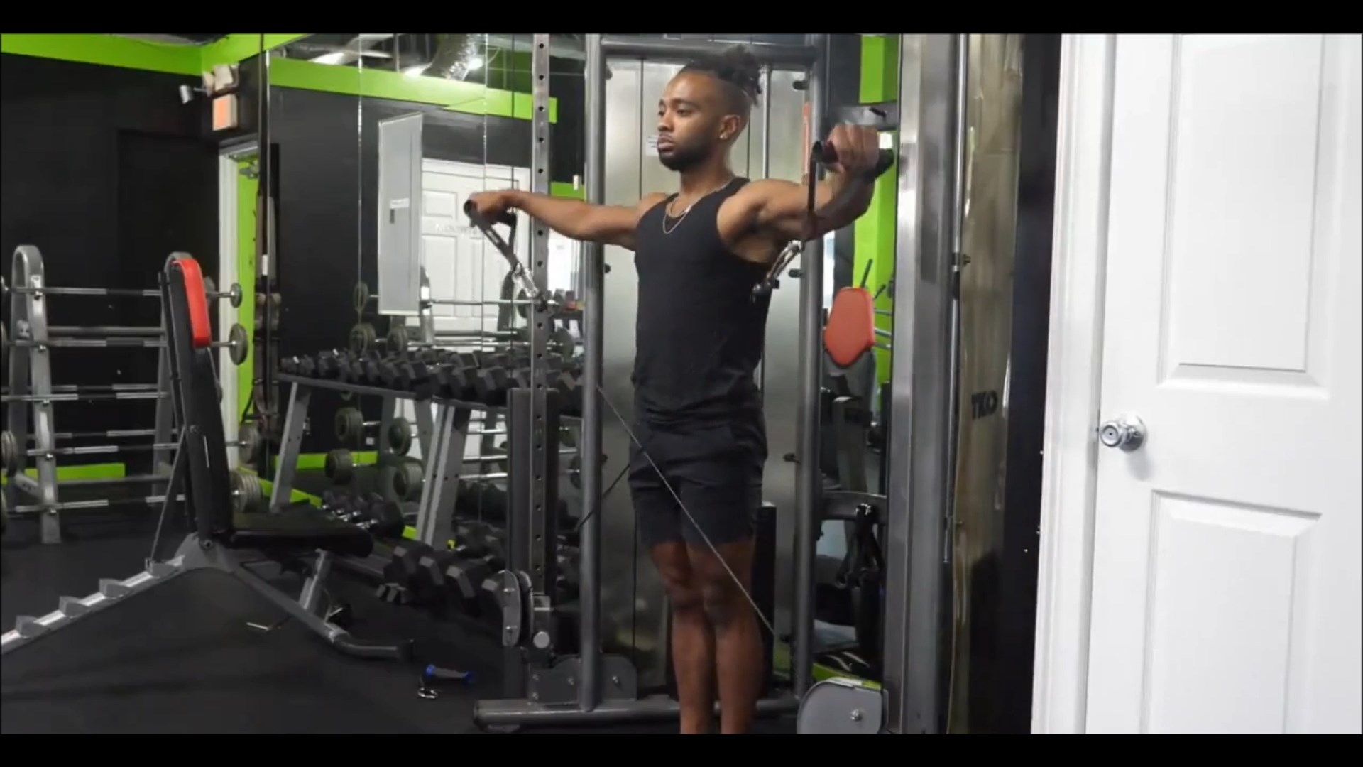 Cable Low Bilateral Lateral Raise/نشر جانب سیمکش دو طرف از جلو