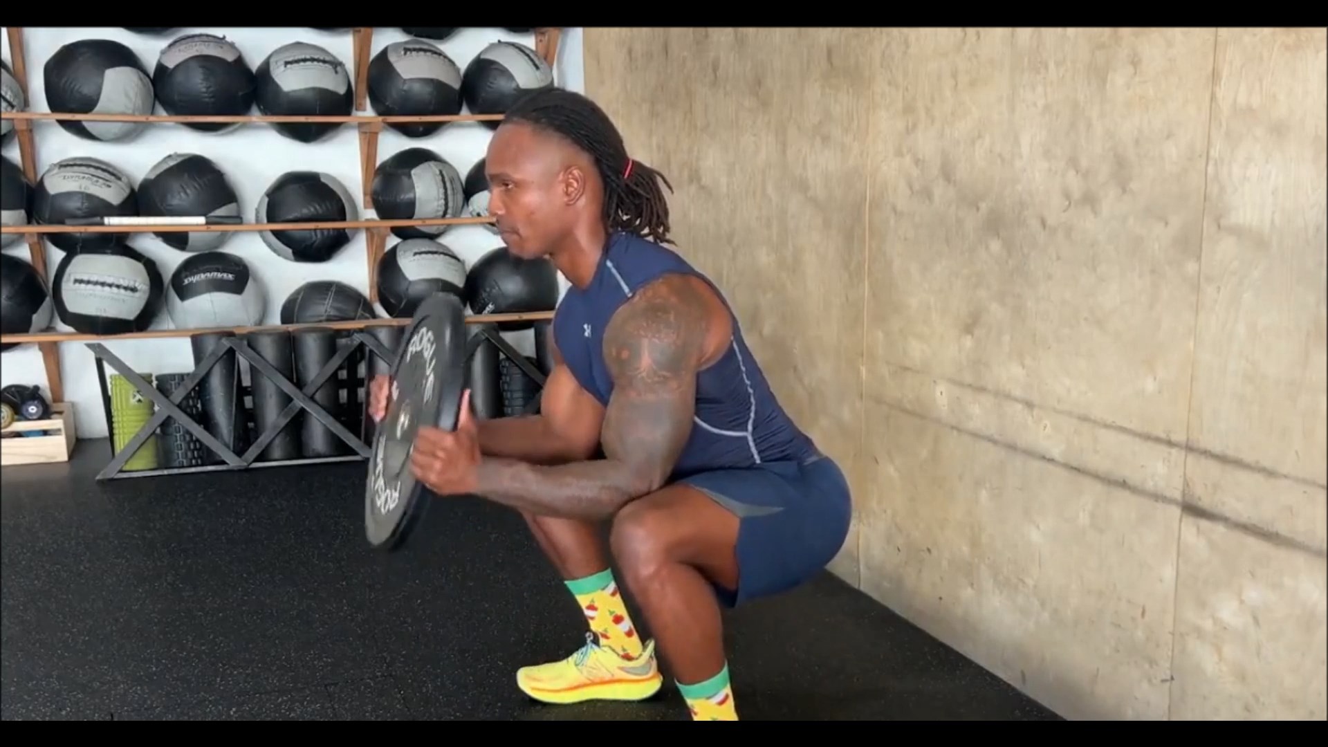 Plate Squat Hold Curl/جلو بازو صفحه نگه داشتن حالت اسکوات