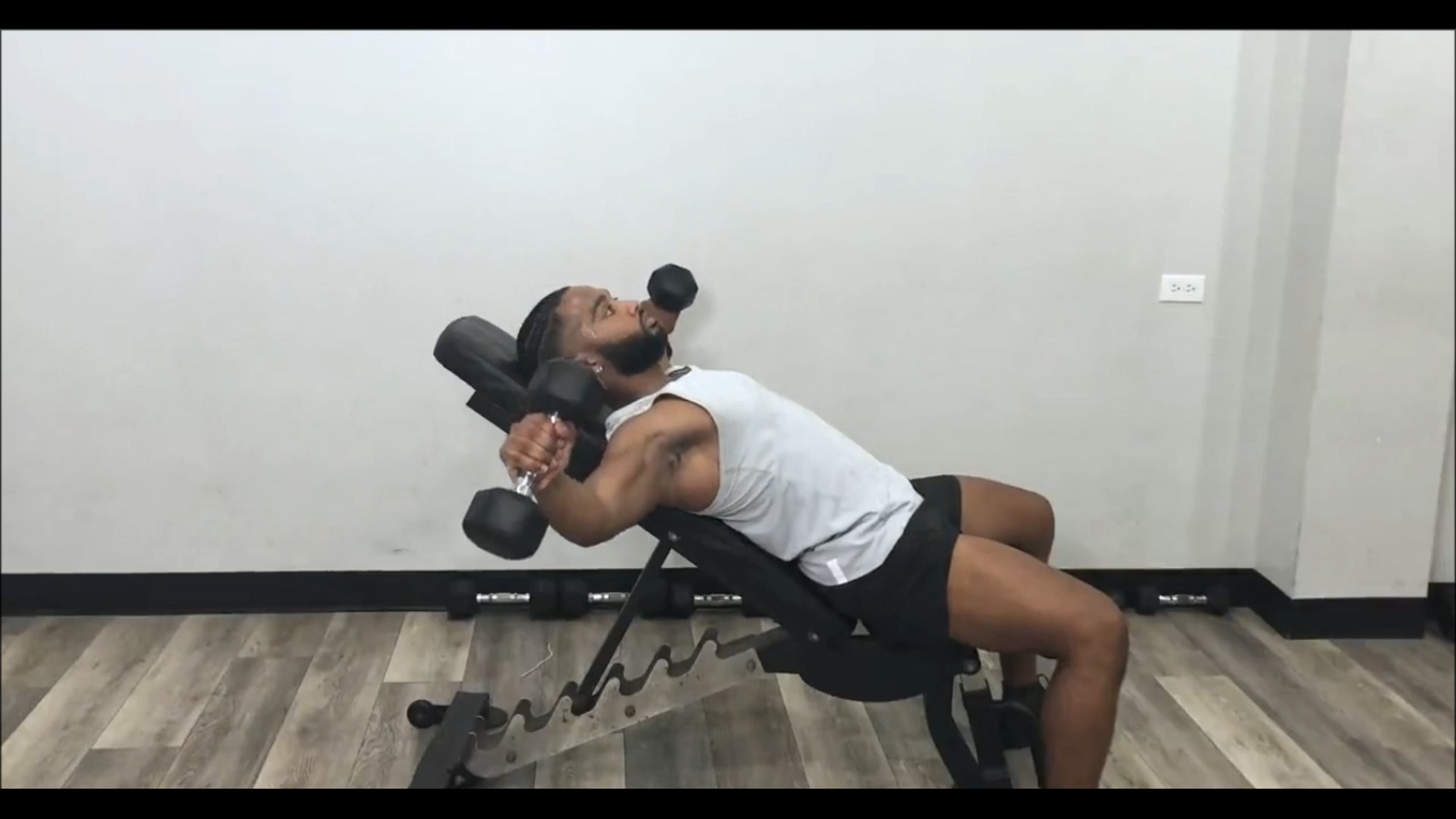 Dumbbell Internally Rotated Incline Chest Fly/بالا سینه فلای دمبل چرخش داخلی