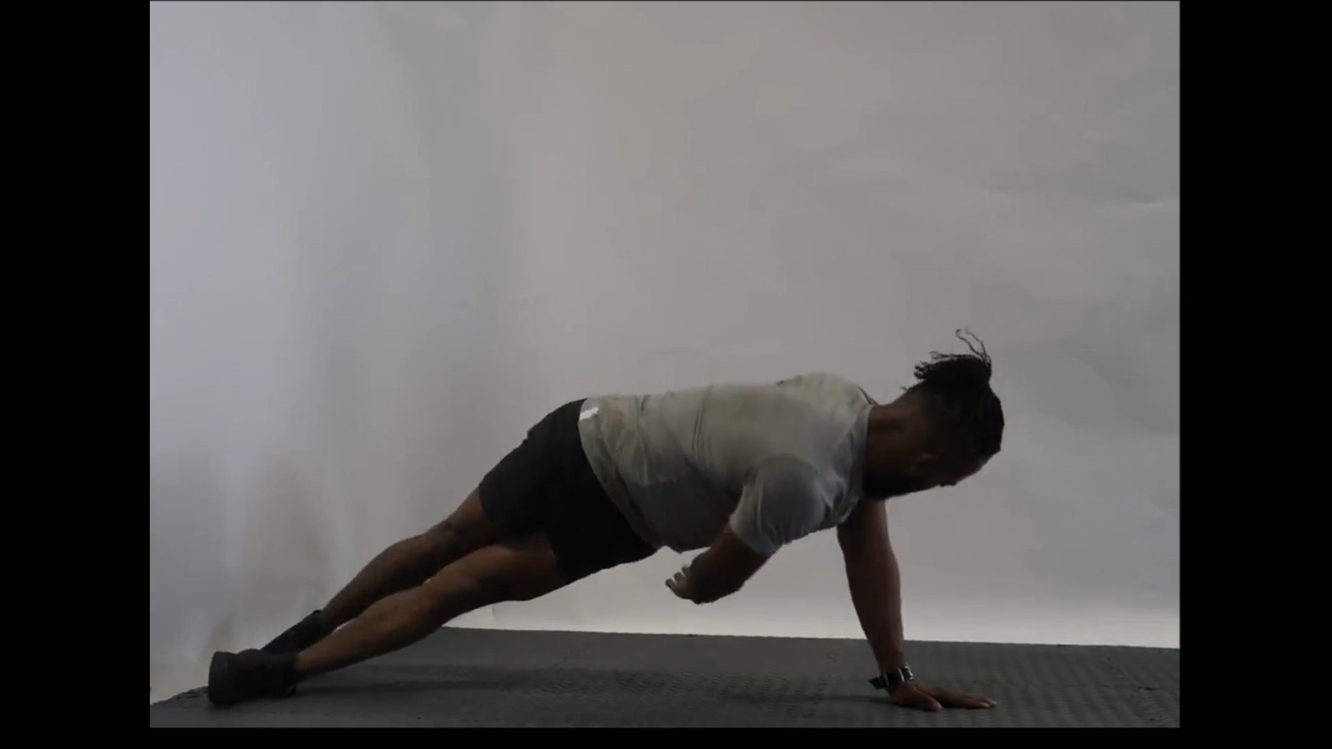 Hand Side Plank Reach Through/پلانک چرخشی از بغل روی دست