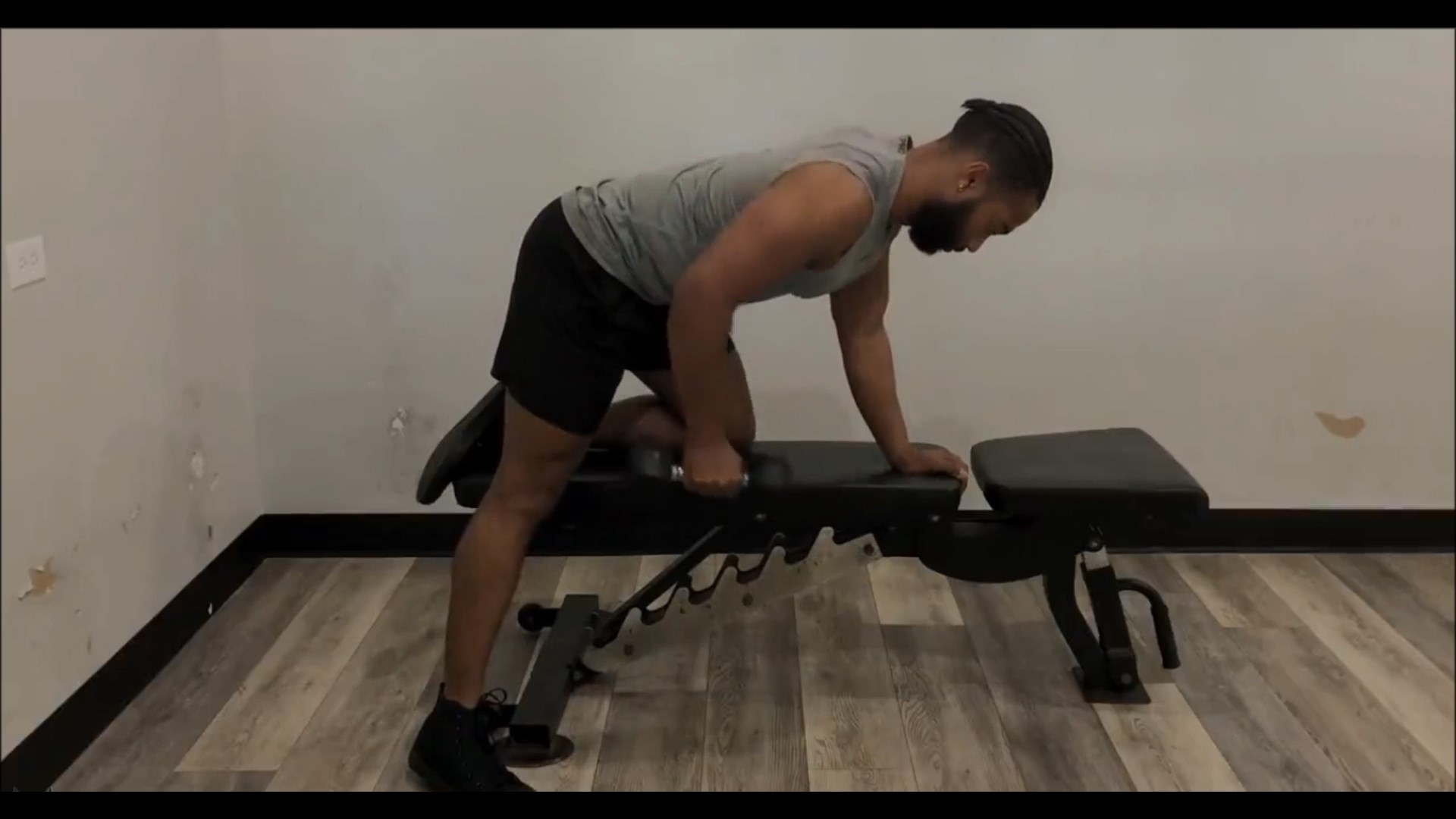 Dumbbell Kneeling Single Arm Row/ اره ای دمبل تک دست روی میز