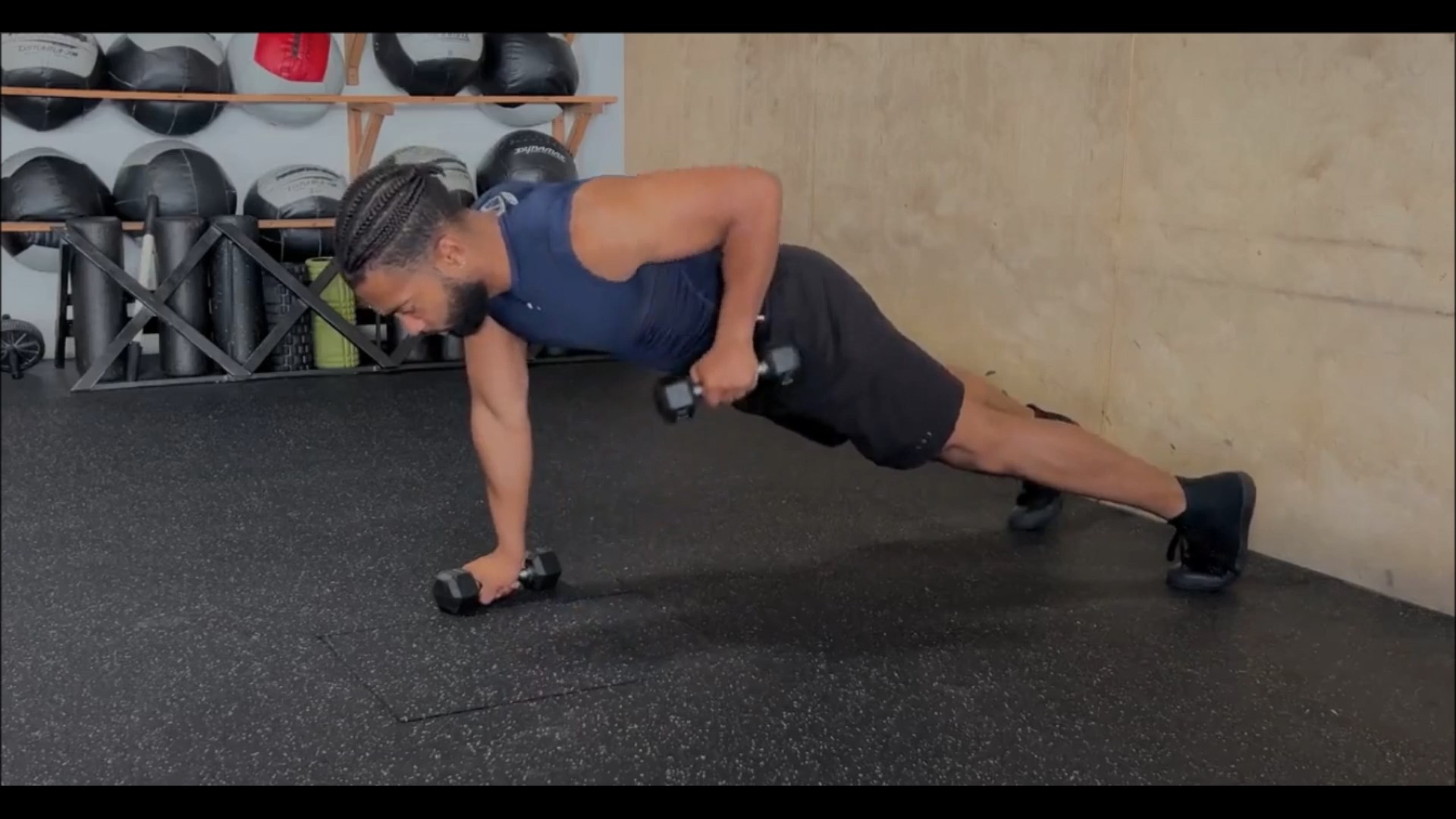 Pushup to Renegade Row/ شنا پاروی با دمبل