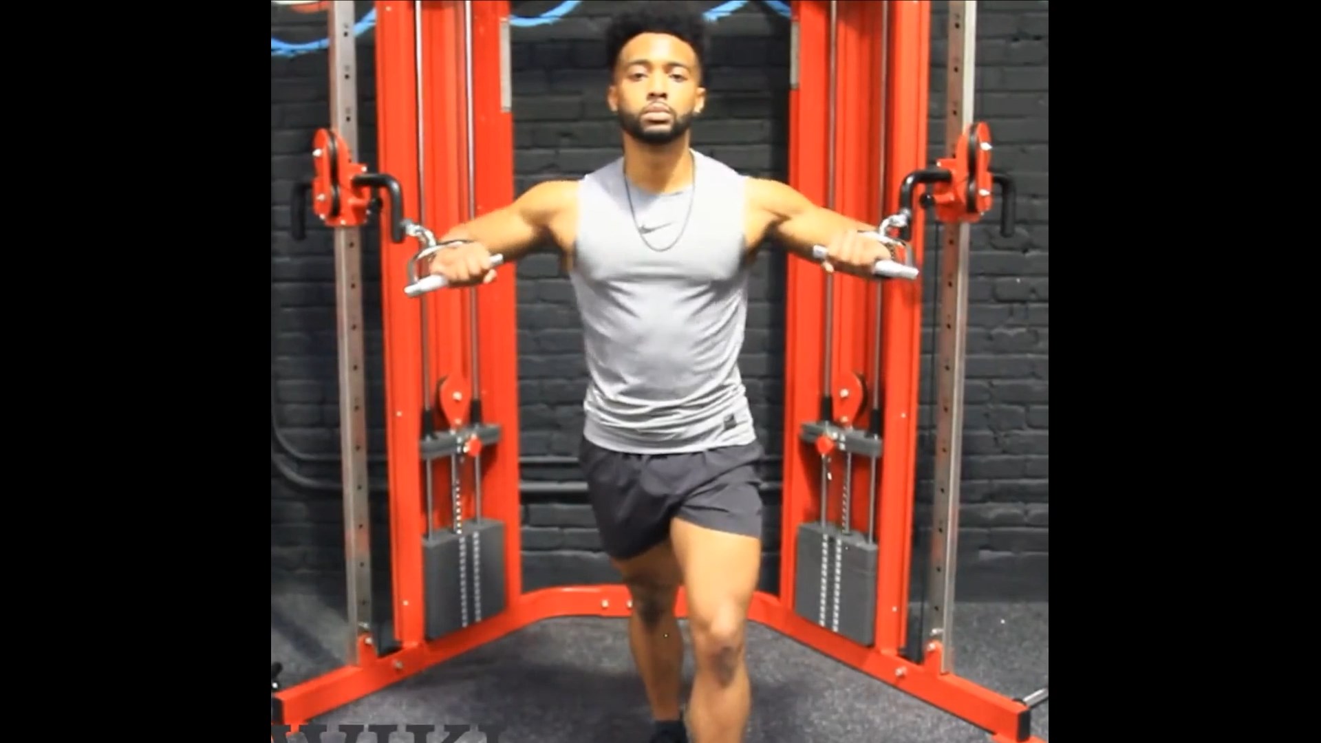 Cable Chest Press/کراس سینه(سیمکش سینه)