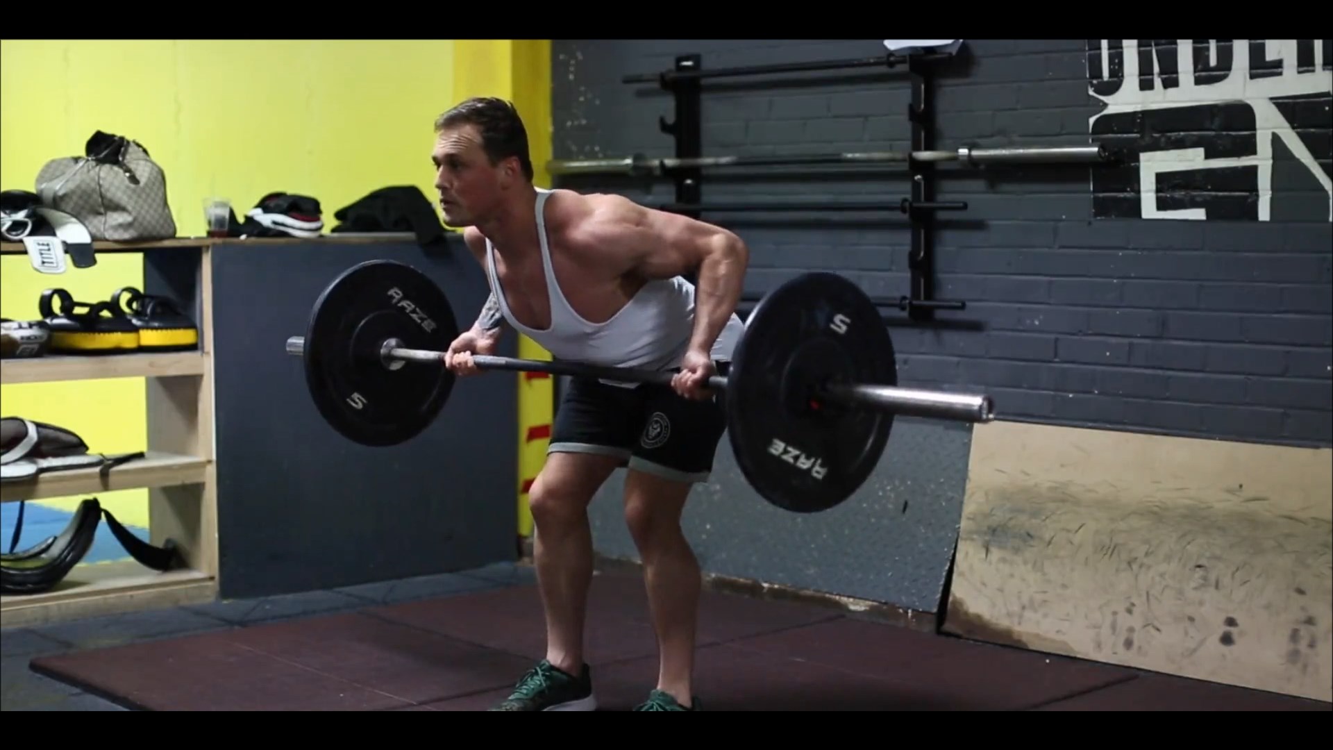 Barbell Bent Over Row/  زیر بغل هالتر خم