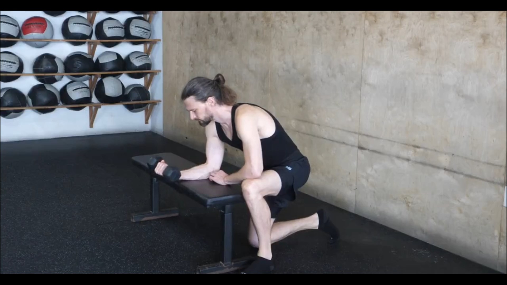 / ساعد تک دمبلDumbbell Single Arm Bench Wrist Curl